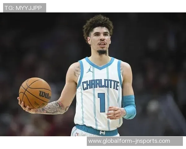 斯玛特称赞拉梅洛鲍尔高中时代就展现出疯狂投篮能力