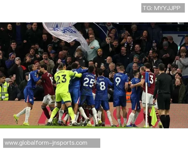 哈格里夫斯批评切尔西红牌愚蠢建议引进经验丰富的中卫和门将